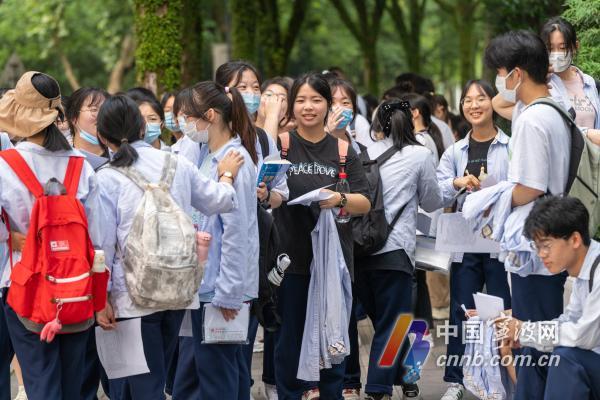 2022an Ningbo unibertsitateko Sarrera Azterketan 44,900 aztertzailerentzat proben emaitzen une garrantzitsua