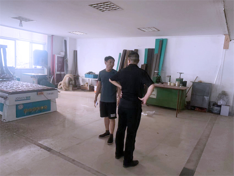 Bidaia bat materialen fabrikara