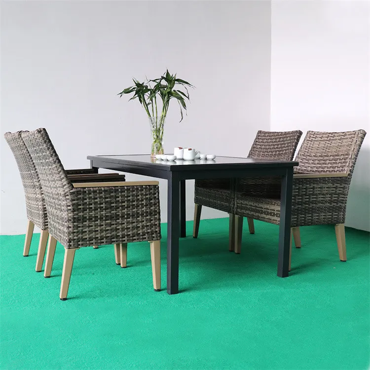 Zeintzuk dira Rattan altzarien produktuak aire librean erabiltzearen onurak?